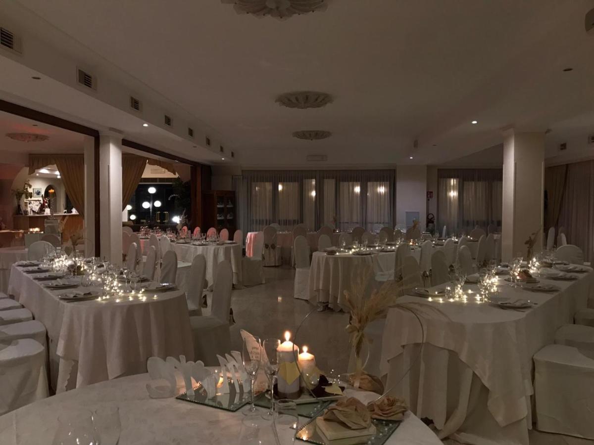 פיוג'י Hotel Ristorante La Ripa מראה חיצוני תמונה