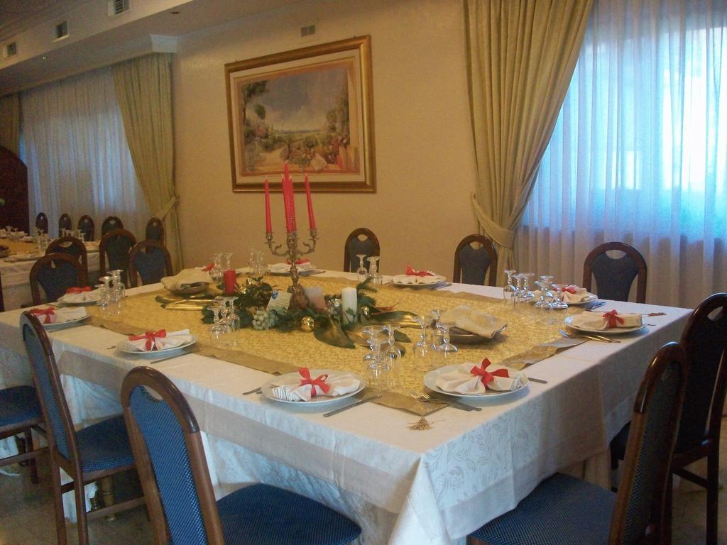 פיוג'י Hotel Ristorante La Ripa מראה חיצוני תמונה