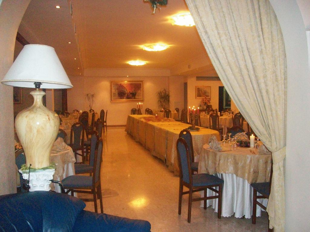 פיוג'י Hotel Ristorante La Ripa מראה חיצוני תמונה